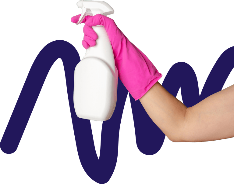 Une main gantée tenant un spray de nettoyage.